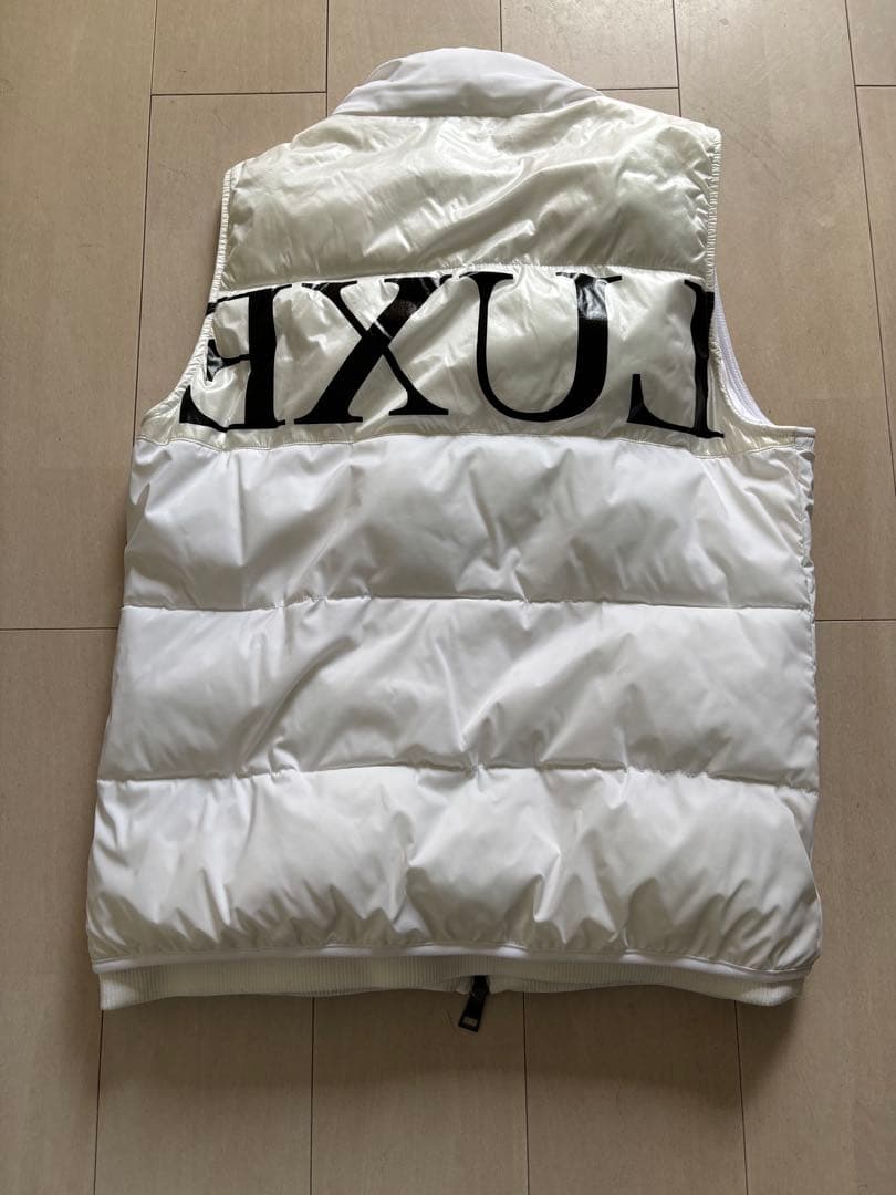 LUXEAKMPLUSホワイト 中綿ベスト、パンツセットアップ