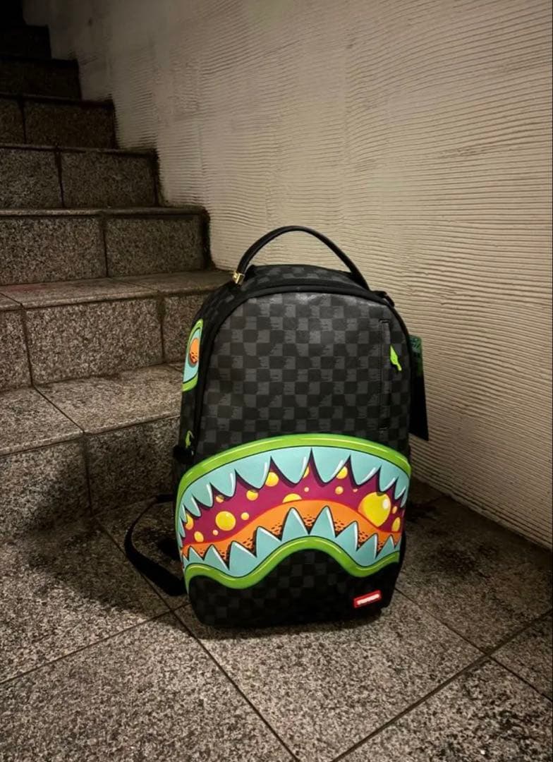 SPRAYGROUNDシャークデザインリュック