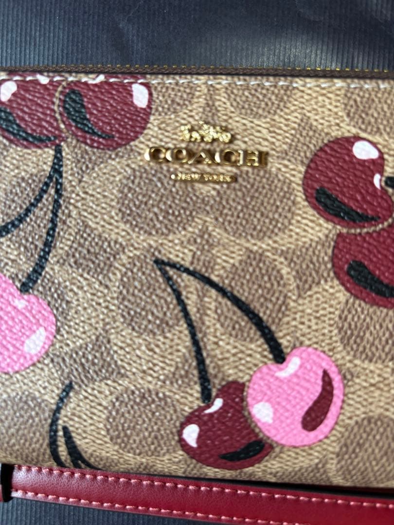 coach チェリー柄　長財布