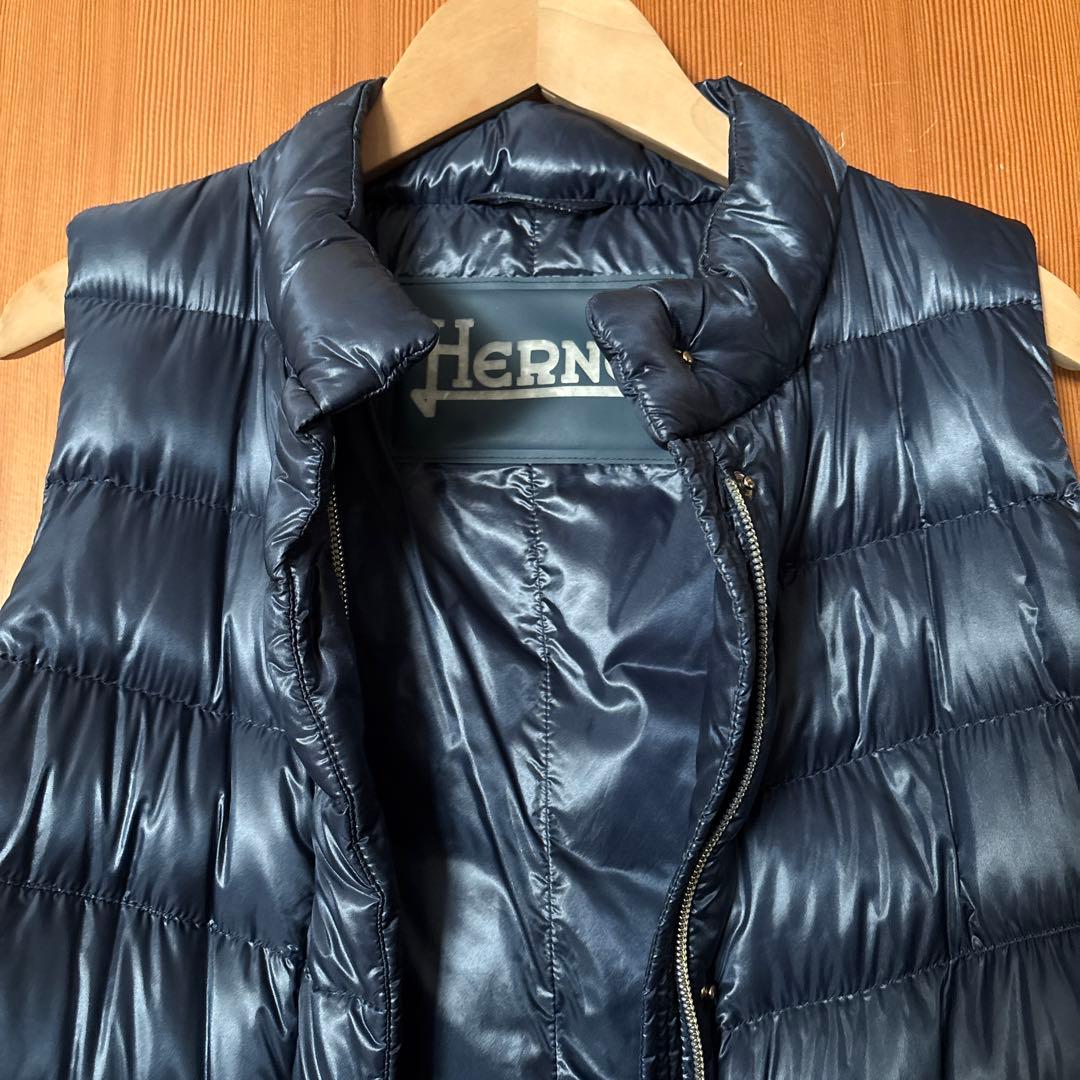 ヘルノ　ネイビーダウンベスト　38