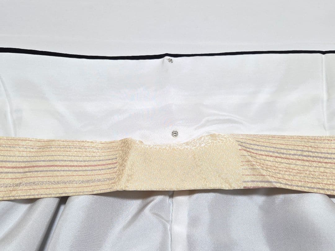 A◆着物くつろぎ 雪輪に梅の花 黒 絞り 金彩 刺繍 菊 袷 正絹 付下げ 着物