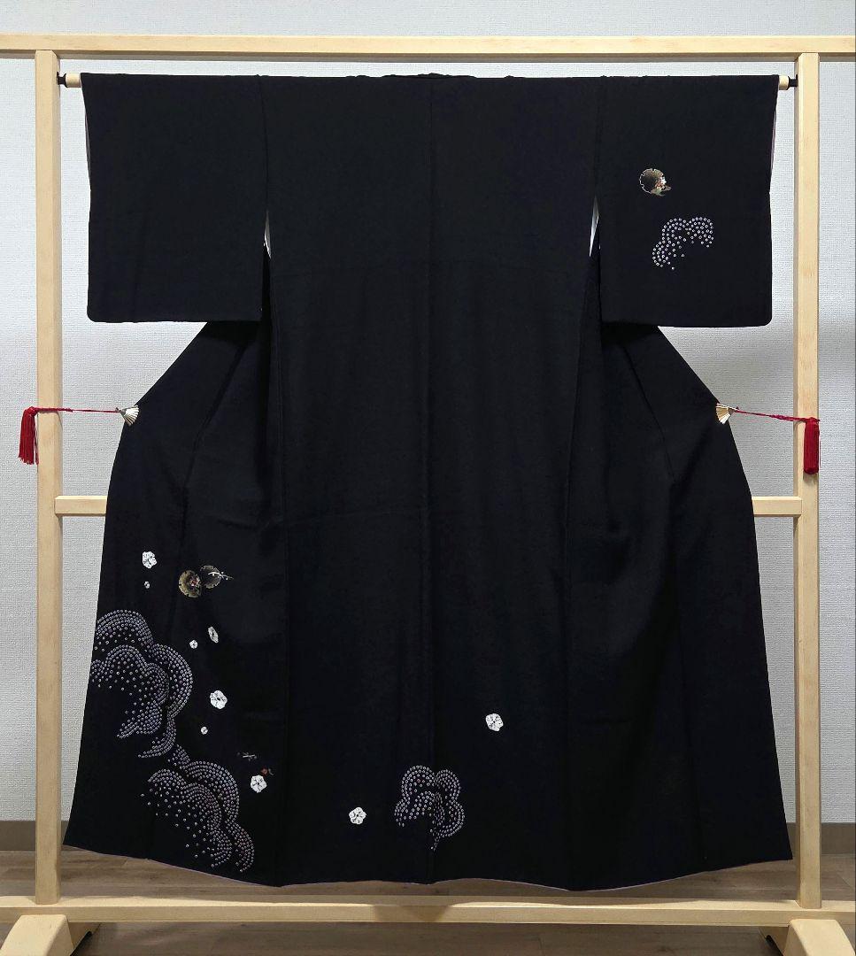 A◆着物くつろぎ 雪輪に梅の花 黒 絞り 金彩 刺繍 菊 袷 正絹 付下げ 着物