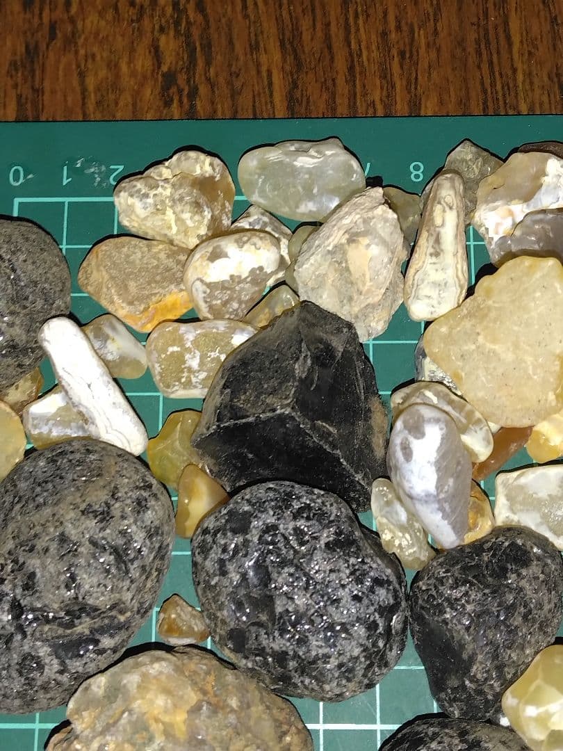 KARAKURI購入予定品　北海道産鉱物標本　鉱物　瑪瑙　稲倉石　原石