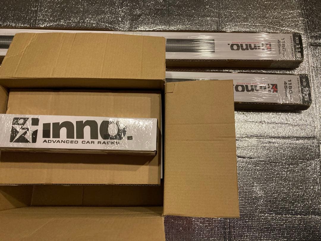 INNO ルーフキャリア ベース アクア NHP-10 バラ売り不可です