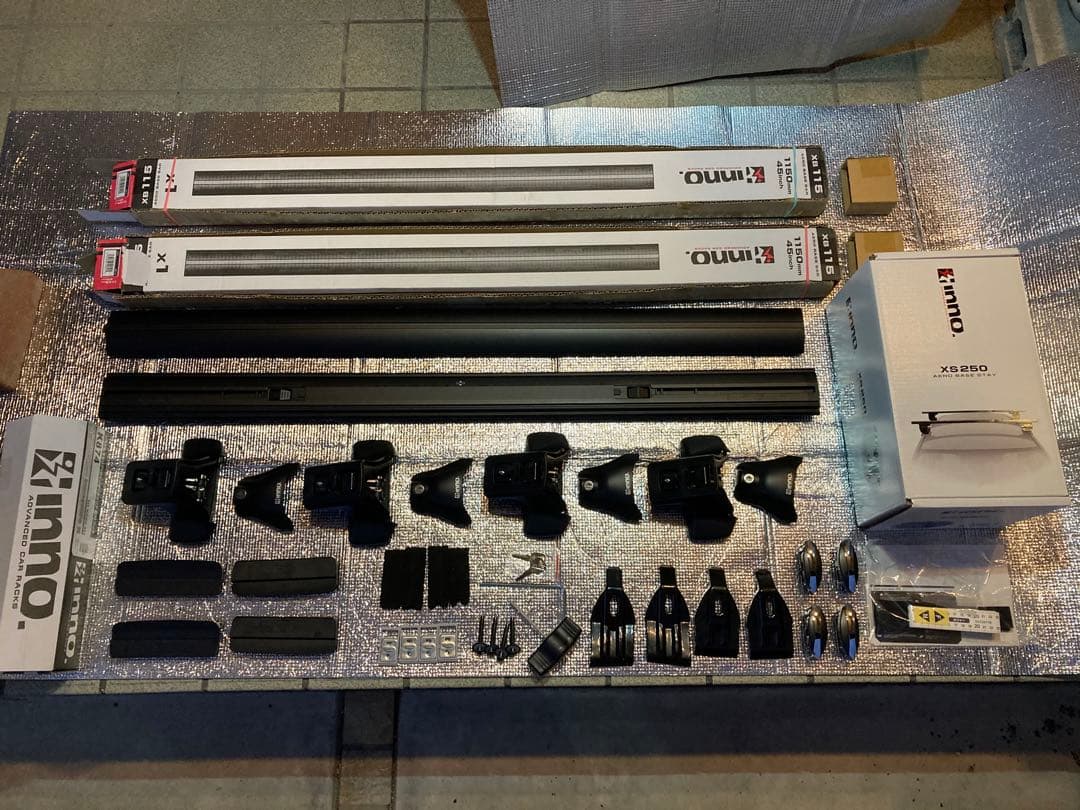 INNO ルーフキャリア ベース アクア NHP-10 バラ売り不可です