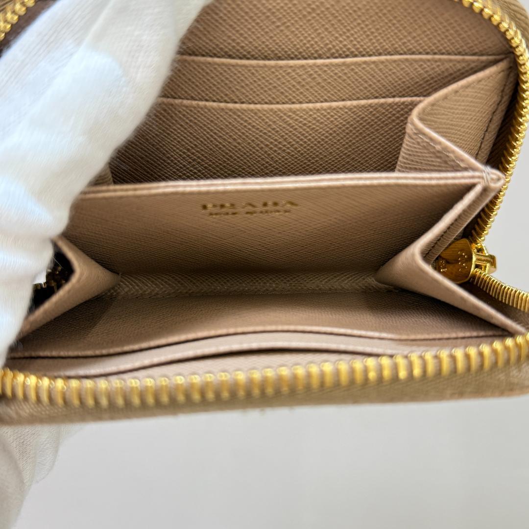 鑑定済み【 美品 】プラダ ケース ベージュ ゴールド金具 レザー 財布