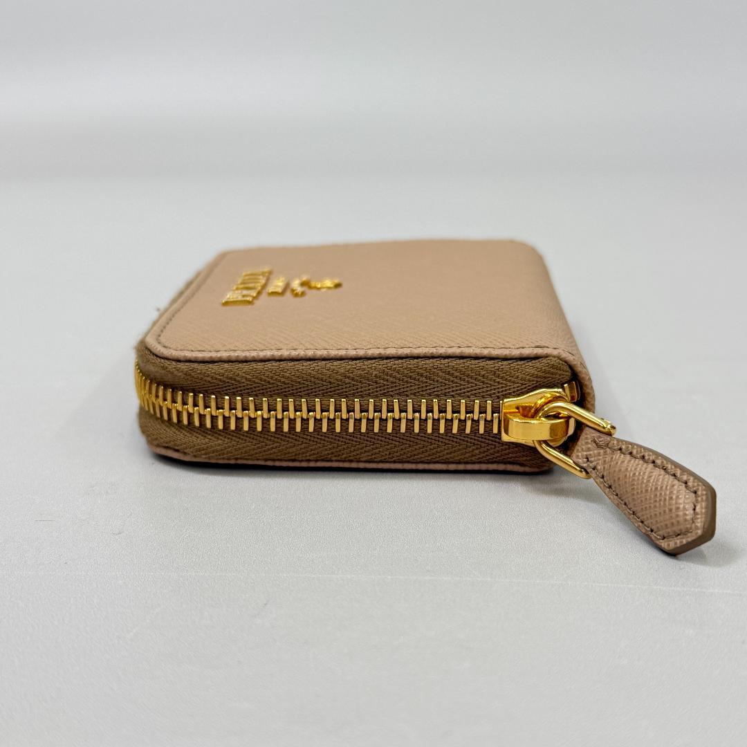 鑑定済み【 美品 】プラダ ケース ベージュ ゴールド金具 レザー 財布
