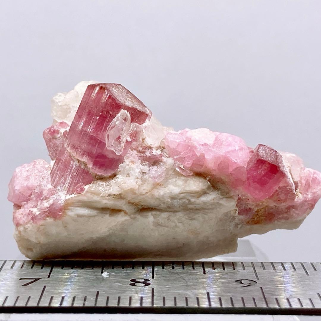 鉱*ー様 トルマリン　ルベライト　原石　鉱物標本　天然石　395