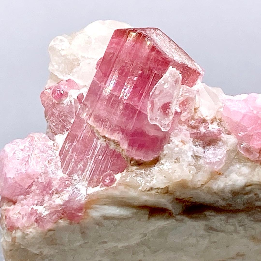 鉱*ー様 トルマリン　ルベライト　原石　鉱物標本　天然石　395