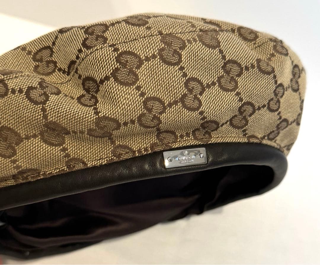 《美品》GUCCI ロゴ柄ベレー帽
