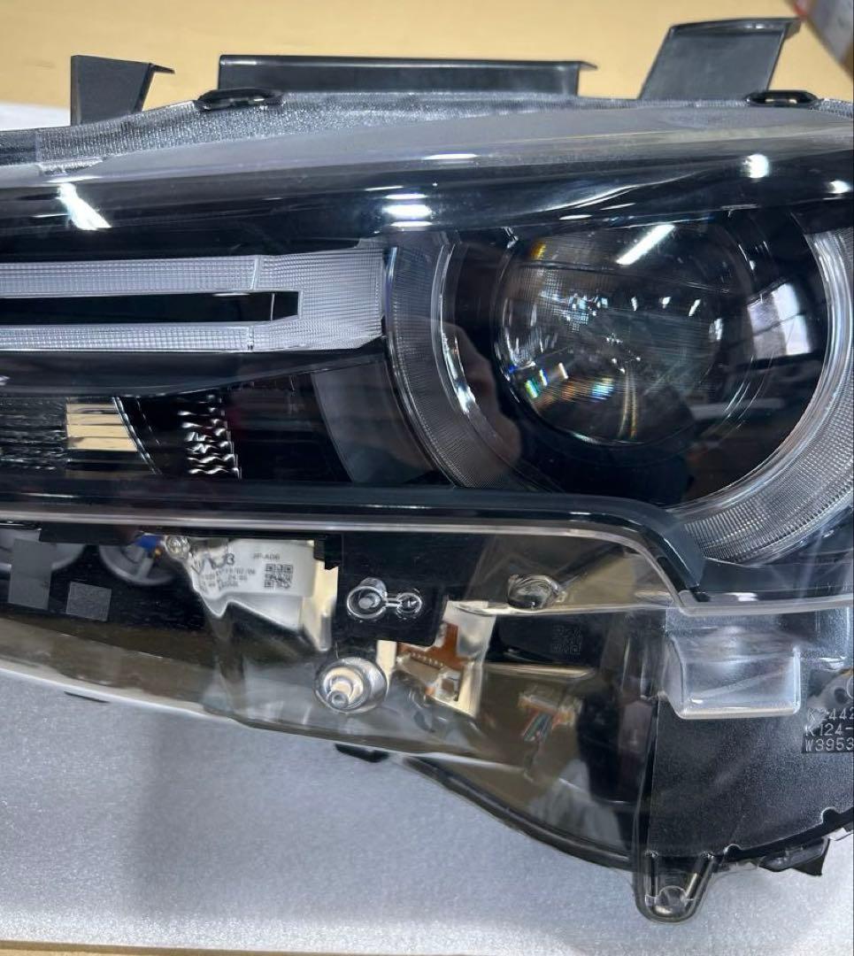 マツダ　CX-8 左ヘッドライト