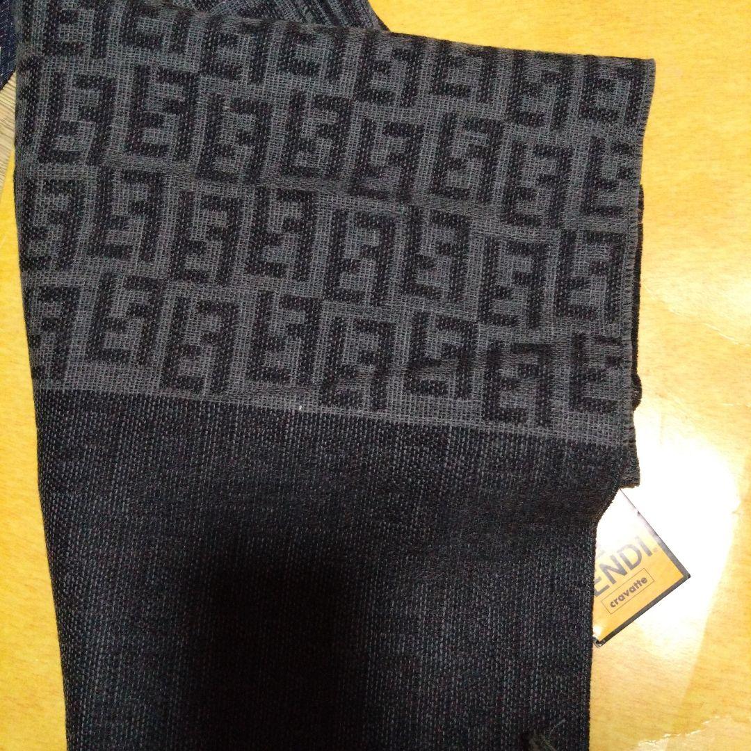 Fendi ロゴ入り 黒 マフラー