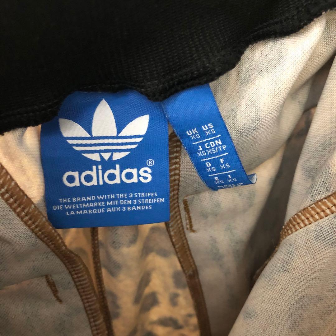 アディダスオリジナルス　レオパード柄ハーフパンツ