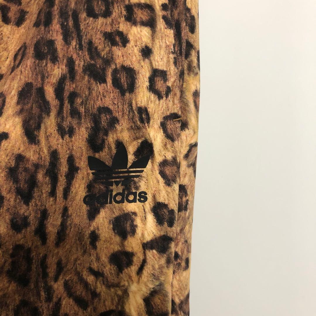 アディダスオリジナルス　レオパード柄ハーフパンツ
