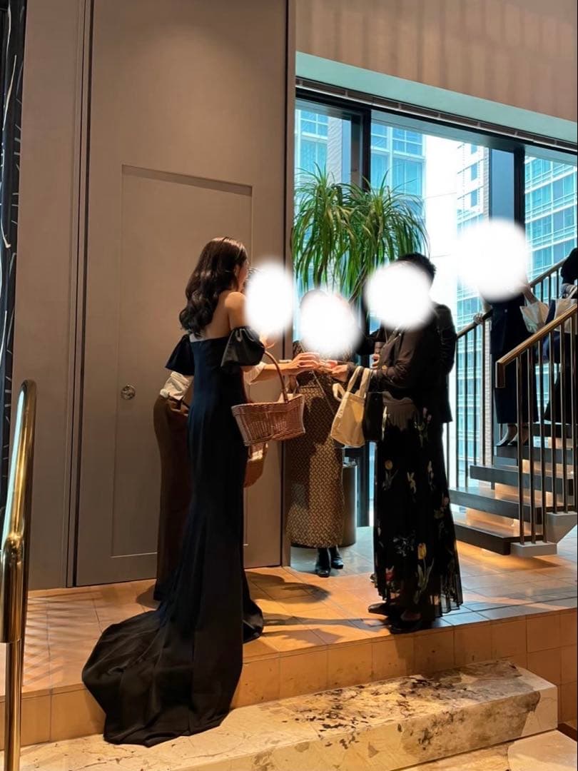 オフショルダー ボリューム袖 サテン ブラック ソフトマーメイドドレス