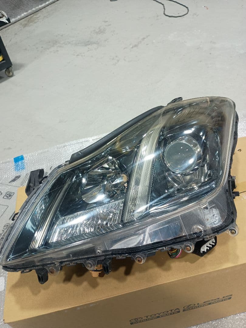 トヨタ　クラウンアスリート200系 左ヘッドライト