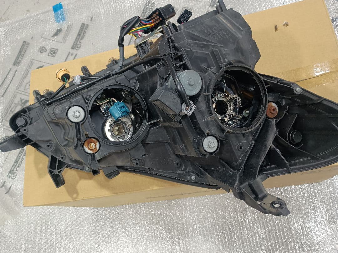 トヨタ　クラウンアスリート200系 左ヘッドライト