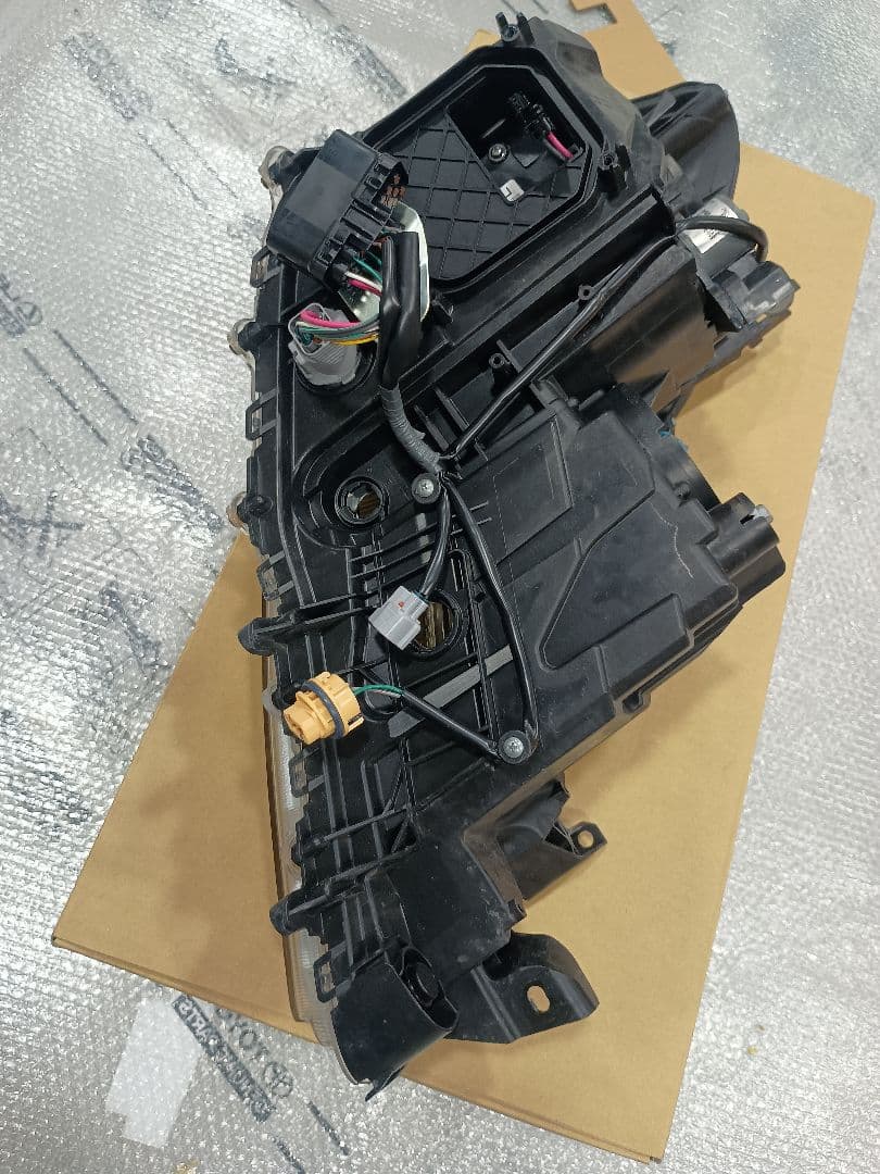 トヨタ　クラウンアスリート200系 左ヘッドライト