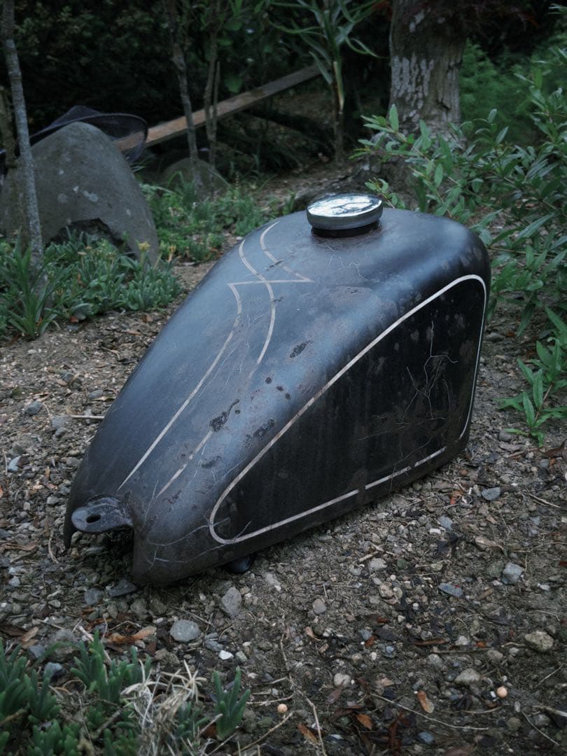 スポーツタンク　サバイバー風ペイント