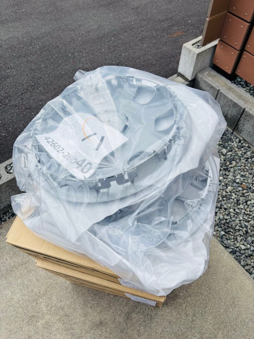 値下げ！！！！ ハイエースS-GL　新車外し　ホイール&ホイールキャップ