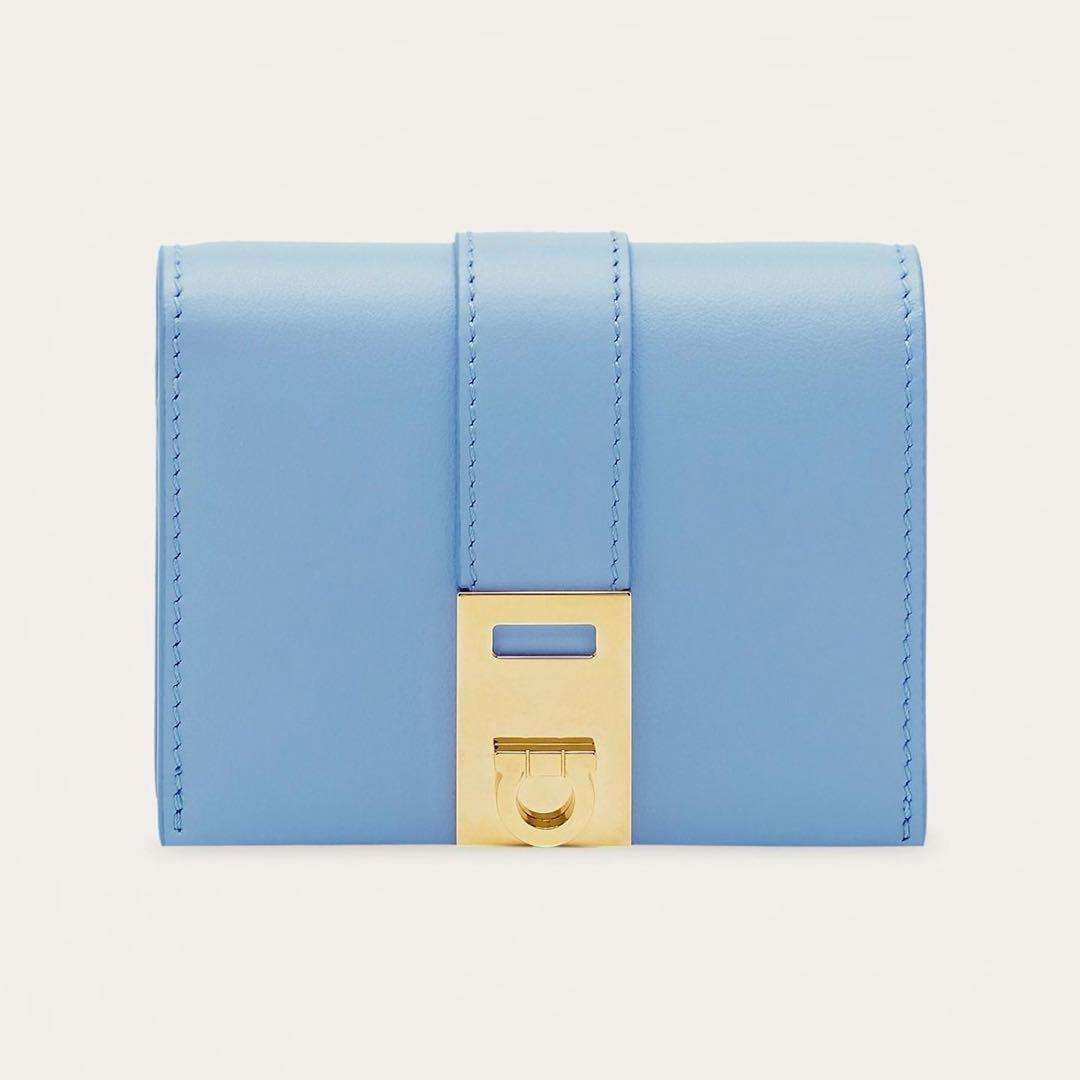 FERRAGAMO 二つ折り ハグ コンパクトウォレット ミニ財布 oggi掲載