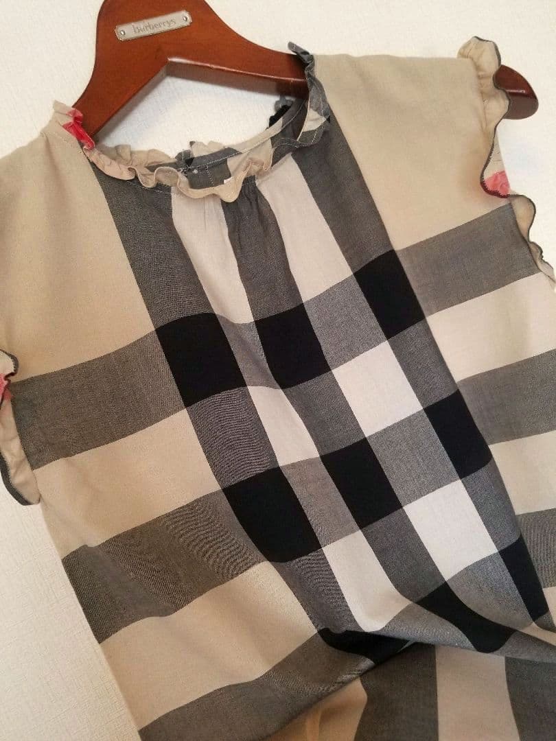 未使用近バーバリーチルドレン ノースリーブフリルブラウス美品ベージュメガチェック
