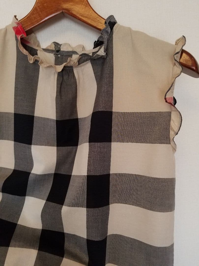 未使用近バーバリーチルドレン ノースリーブフリルブラウス美品ベージュメガチェック