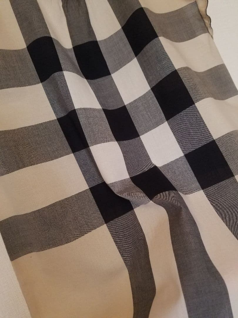 未使用近バーバリーチルドレン ノースリーブフリルブラウス美品ベージュメガチェック