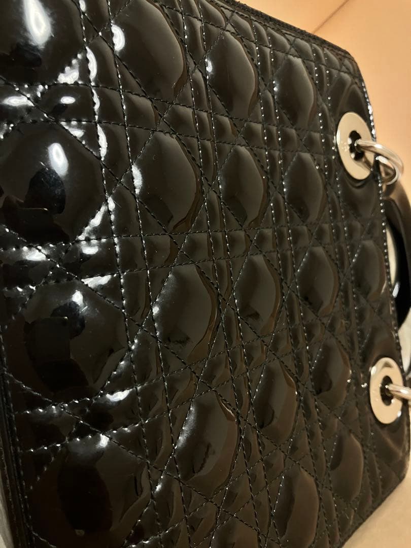 レディディオール カナージュ パテントレザー ハンドバッグ　ミディアム