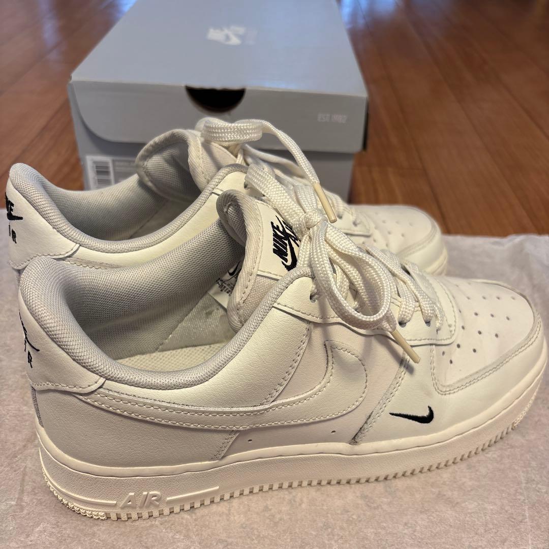 美品！NIKE エア フォース 1 ’07 エッセンシャル