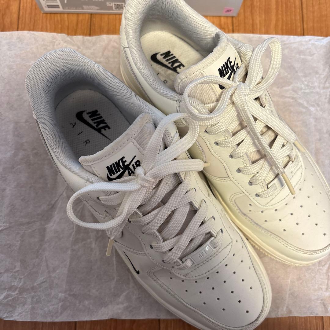 美品！NIKE エア フォース 1 ’07 エッセンシャル