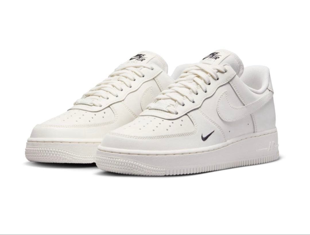 美品！NIKE エア フォース 1 ’07 エッセンシャル