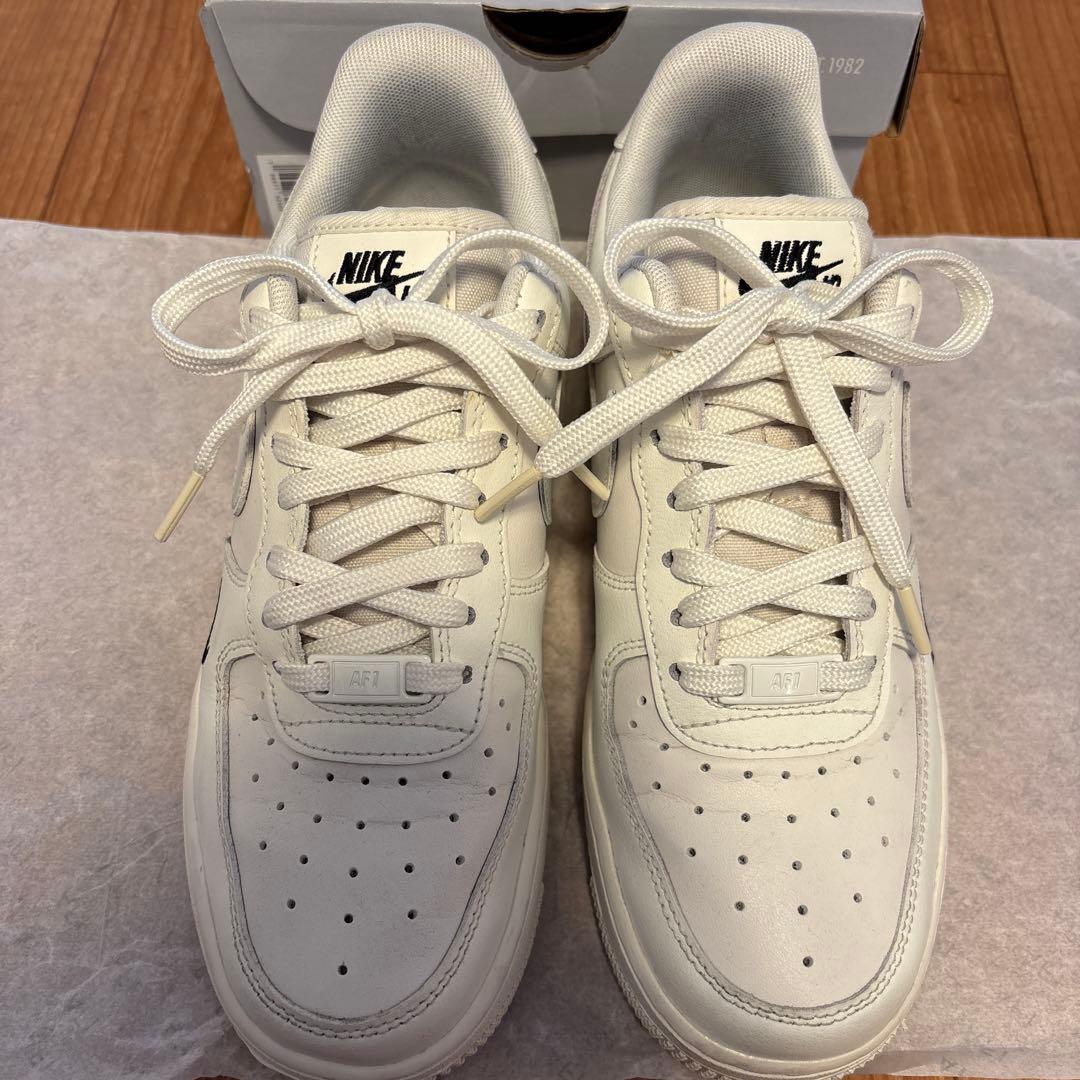 美品！NIKE エア フォース 1 ’07 エッセンシャル
