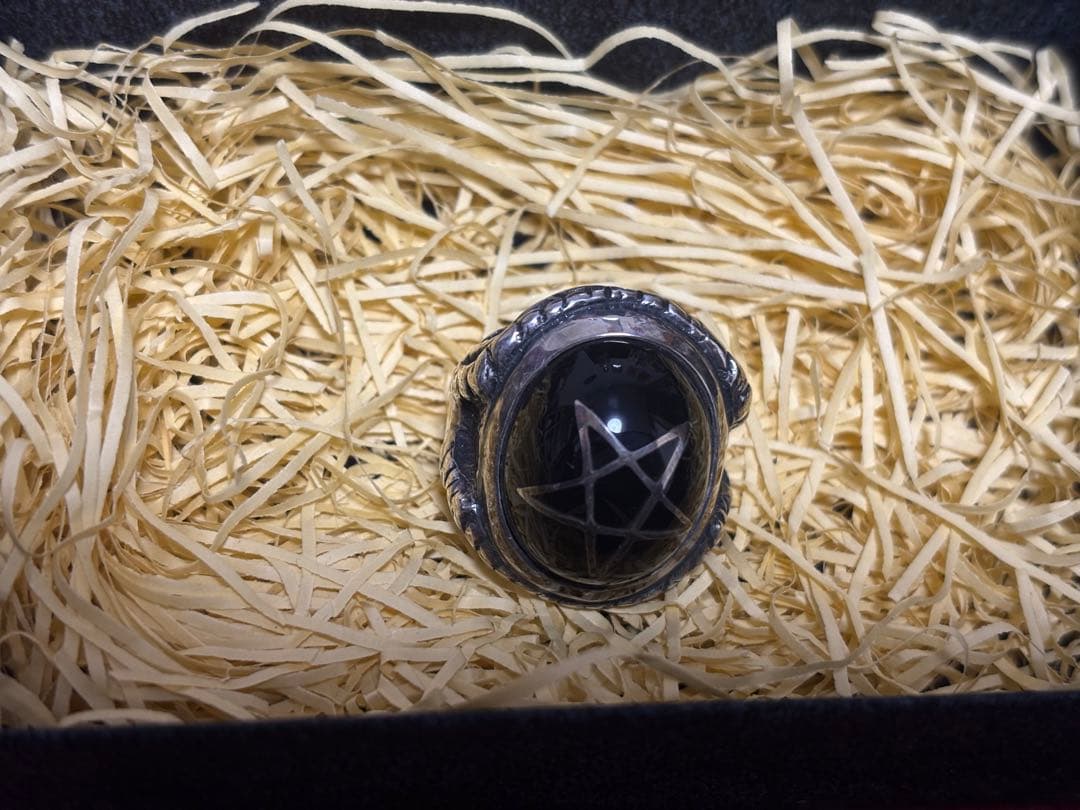 ペンタグラム彫刻のゴシックリング