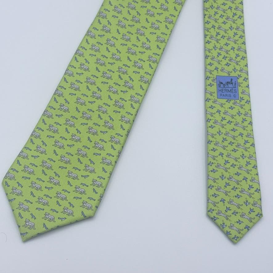 Hermesネクタイシルク　キャット＆バード柄 グリーン系 フランス製箱付き
