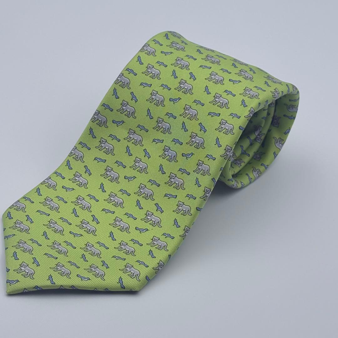 Hermesネクタイシルク　キャット＆バード柄 グリーン系 フランス製箱付き