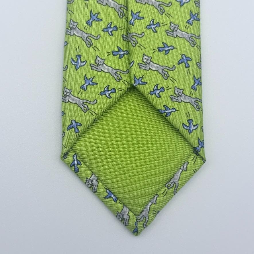 Hermesネクタイシルク　キャット＆バード柄 グリーン系 フランス製箱付き