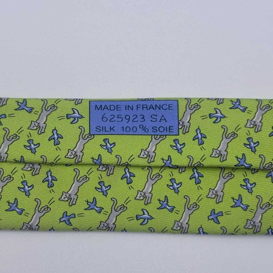 Hermesネクタイシルク　キャット＆バード柄 グリーン系 フランス製箱付き