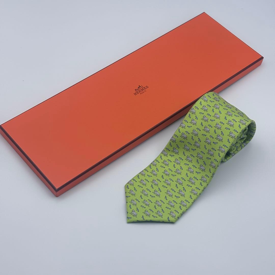 Hermesネクタイシルク　キャット＆バード柄 グリーン系 フランス製箱付き