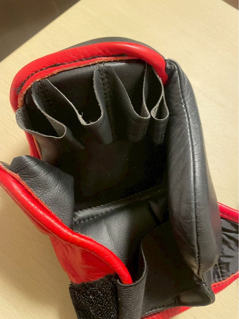 ISAMI ボクシンググローブ 黒 赤 サイズF