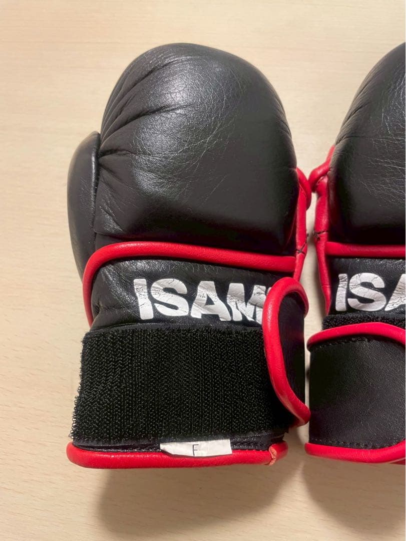 ISAMI ボクシンググローブ 黒 赤 サイズF