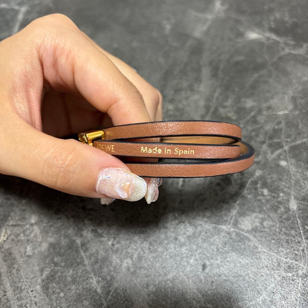 LOEWE ツイスト バングル カーフ アナグラム ブレスレット