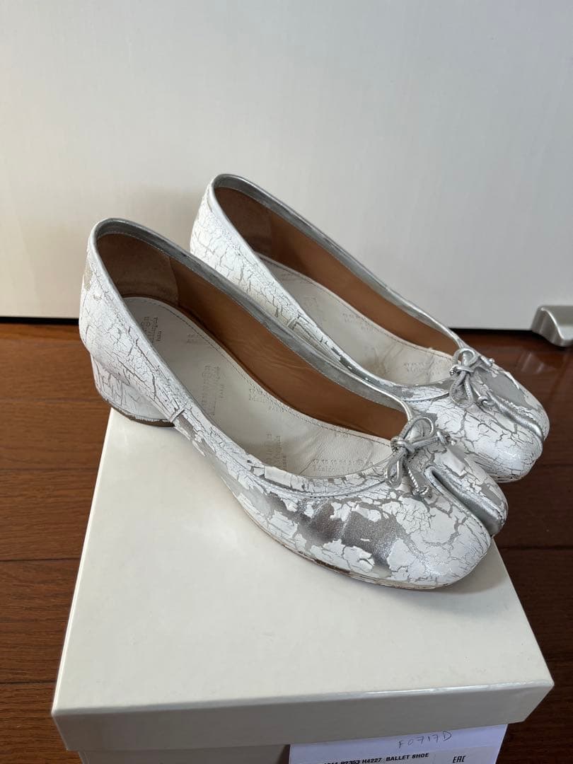 マルジェラ タビパンプス バレエシューズ 37 24cm ホワイト　シルバー