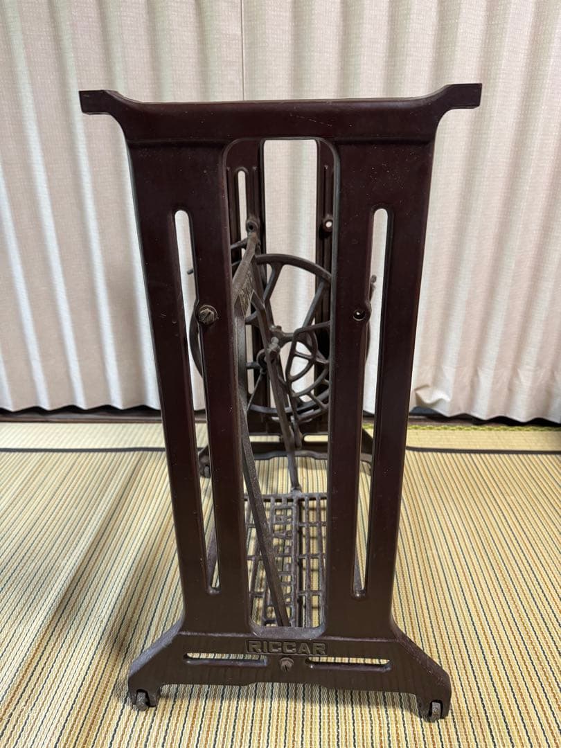 リッカーミシン　足踏みミシン脚　アンティーク　RICCARミシン脚
