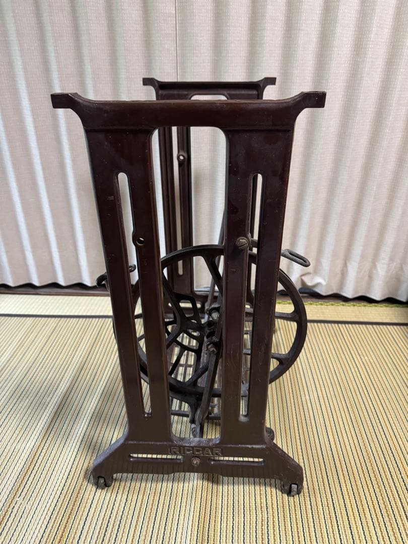 リッカーミシン　足踏みミシン脚　アンティーク　RICCARミシン脚