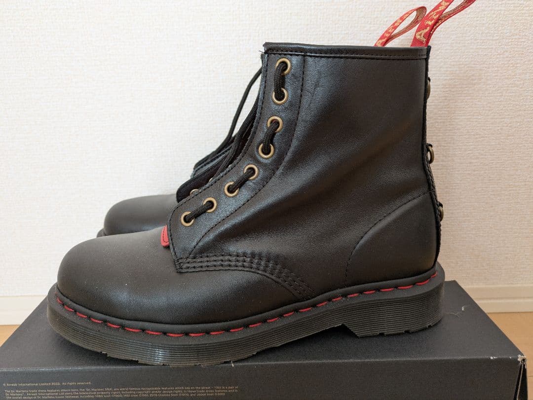 ドクターマーチン 卯年 兎 8ホールブーツ UK7