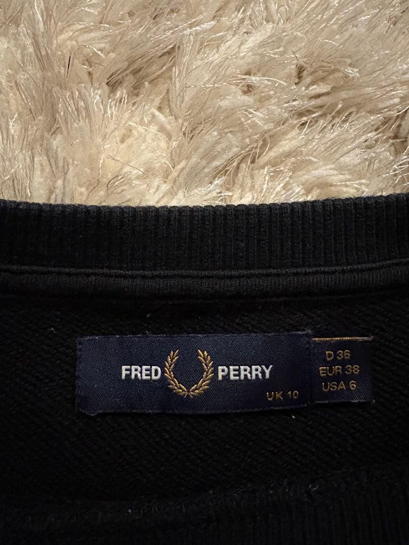 FRED PERRY ブラック 長袖 トレーナー