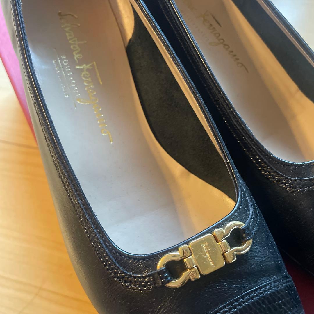 Salvatore Ferragamo黒パンプス　8 1/2Ｃサイズ　フォーマル
