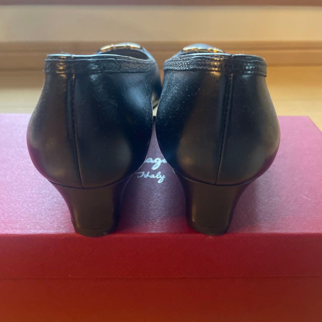 Salvatore Ferragamo黒パンプス　8 1/2Ｃサイズ　フォーマル