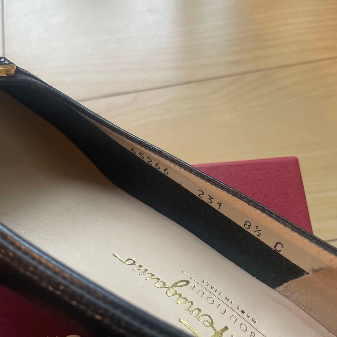 Salvatore Ferragamo黒パンプス　8 1/2Ｃサイズ　フォーマル